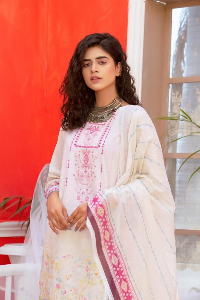 hot-young-desi-girl-wearing-shalwar-kameez-dupatta-jewelry-photoshoot_658768-139